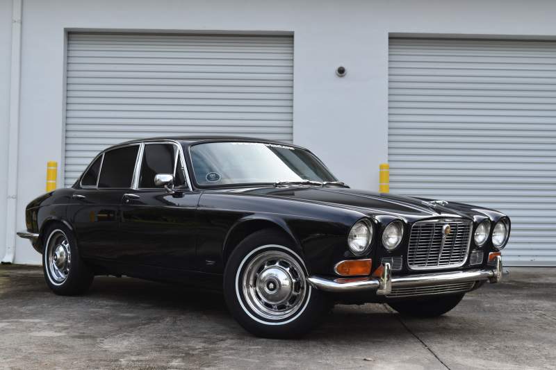 1969 Jaguar XJ6 Black (3).JPG