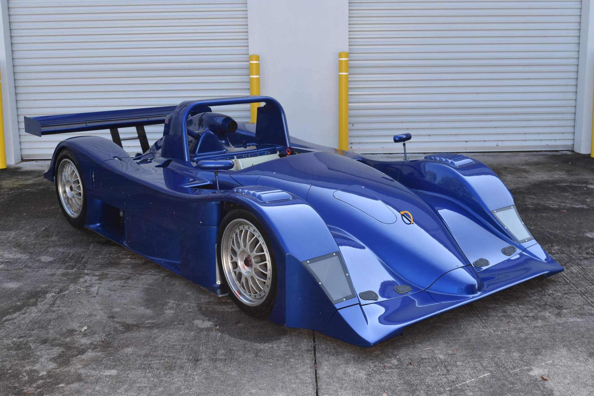 2000 Lola B2K40 Blue (1).JPG