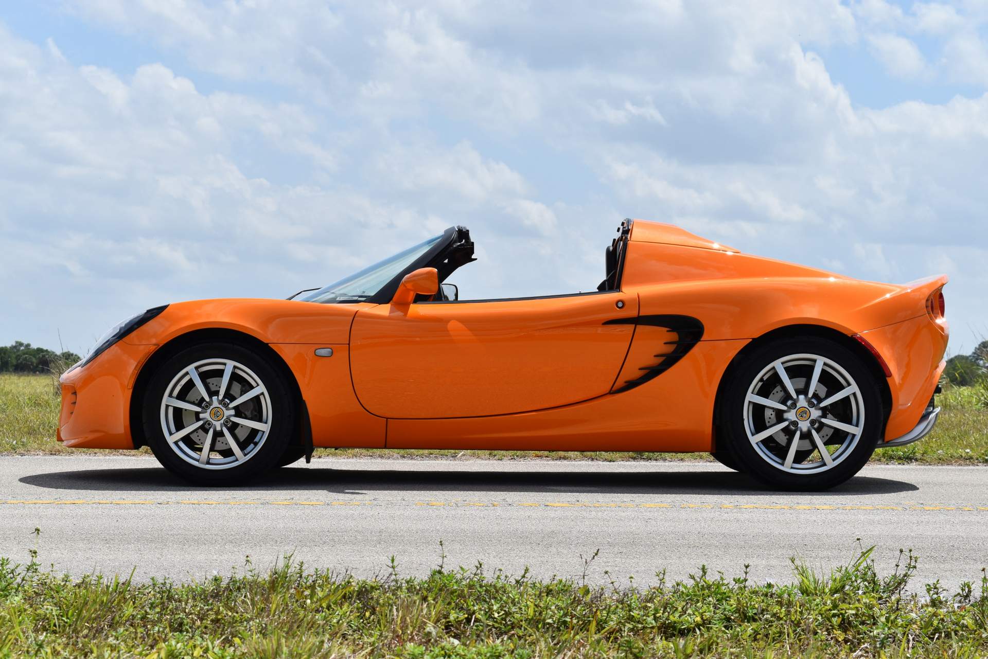 2005 Lotus Elise Chrome Orange 33365 (77).JPG