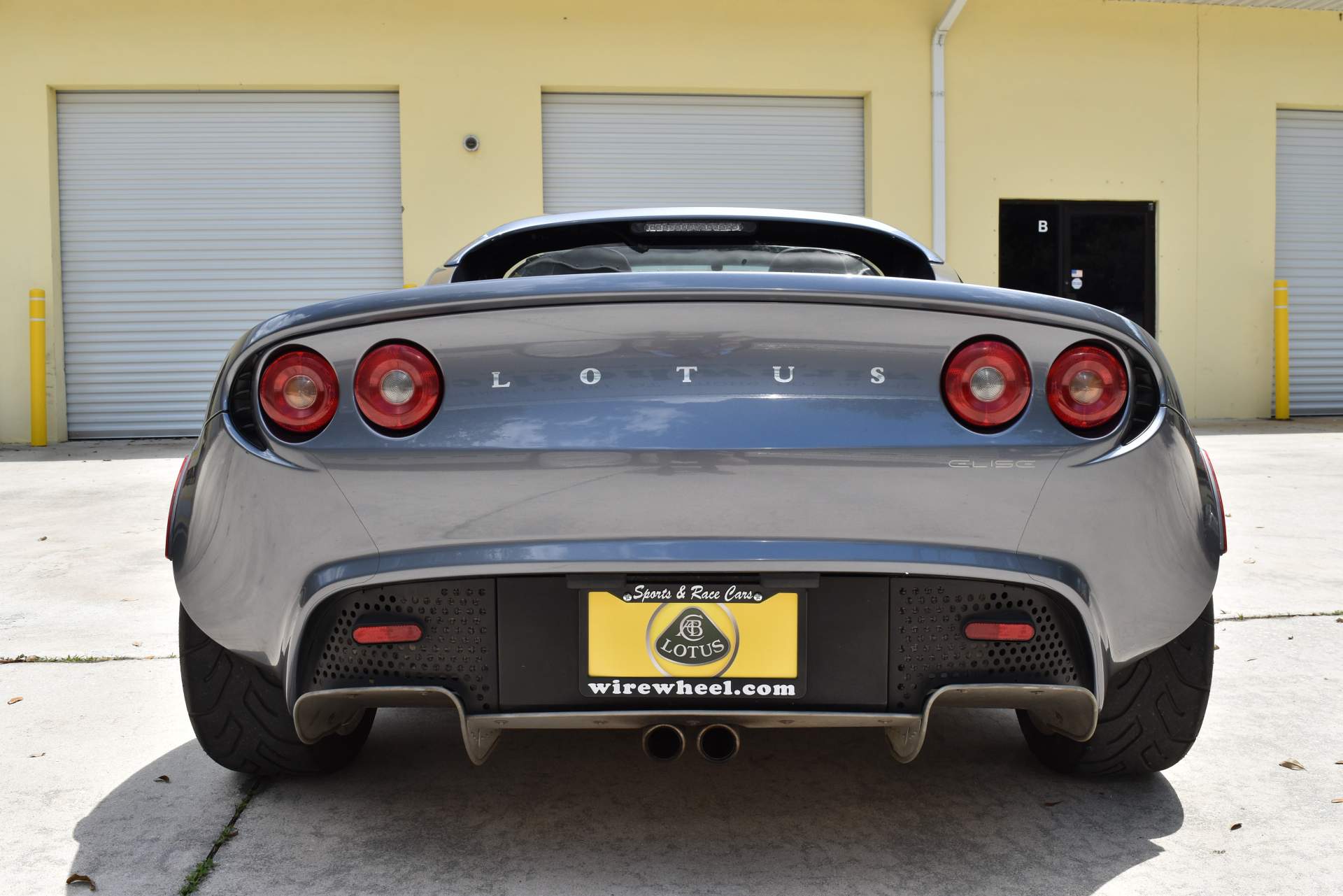 2005 Lotus Elise Graphite (30).JPG