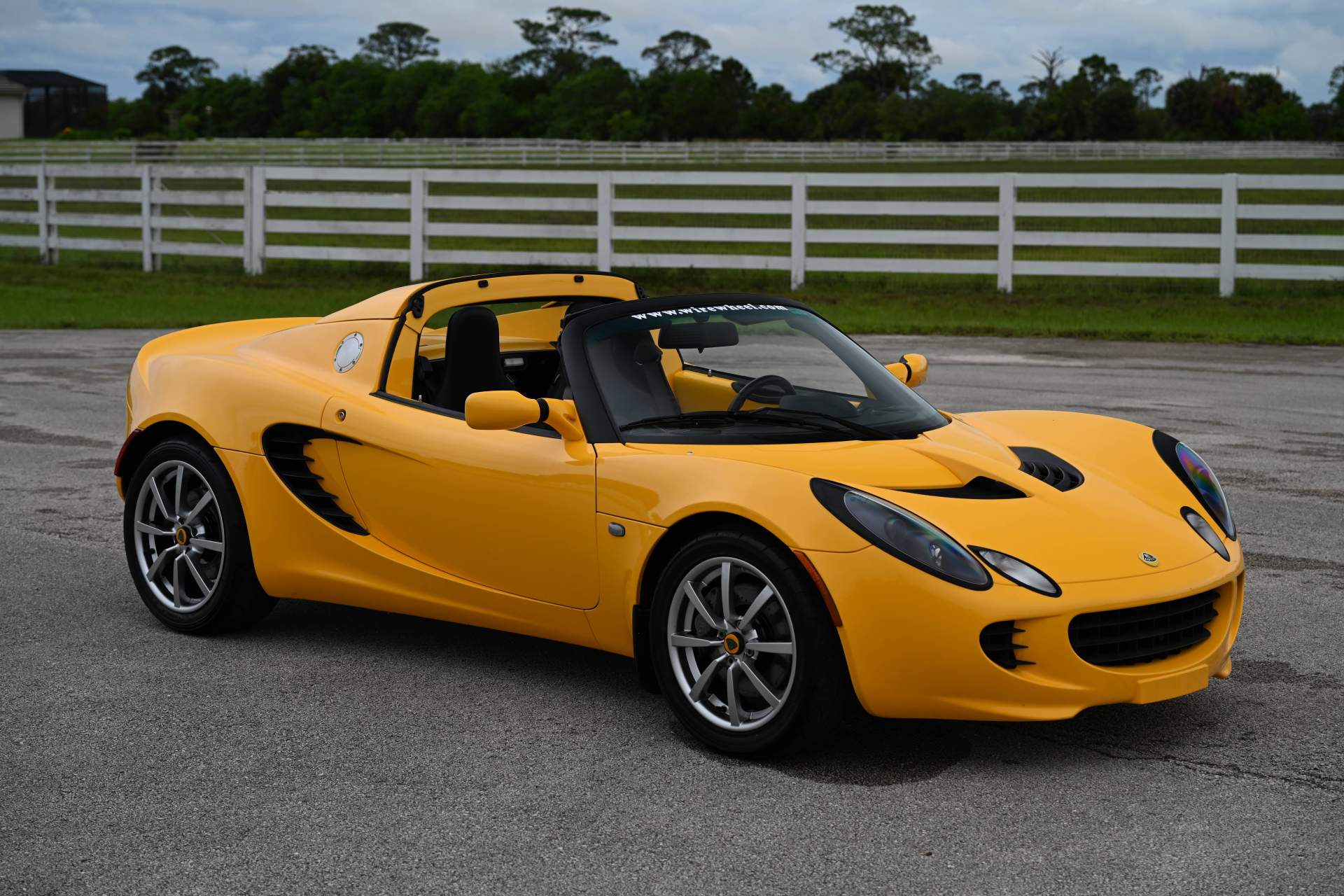 2006 Lotus Elise Solar Yellow (16).JPG